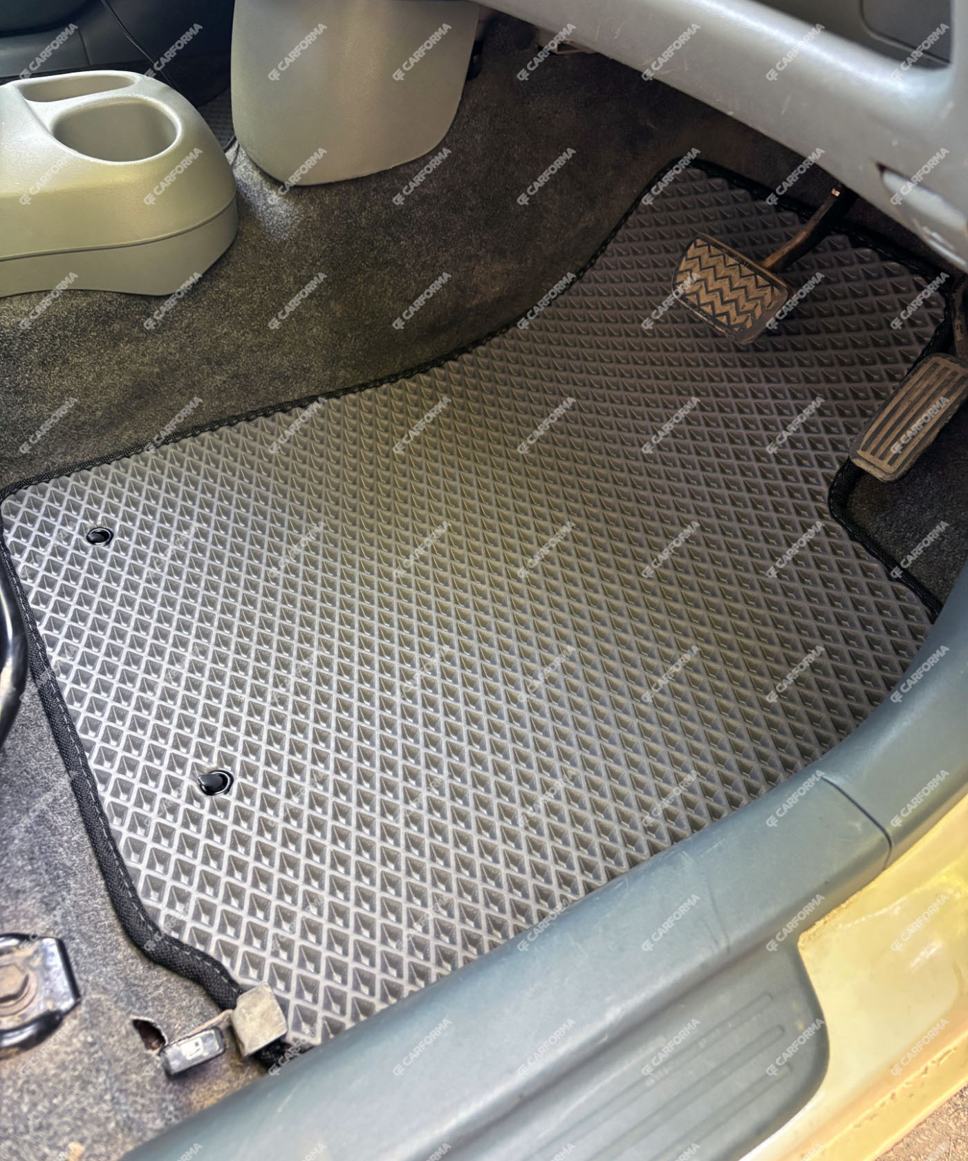 Коврики на Toyota Vitz I 1998&nbsp;-&nbsp;2005 в Перми